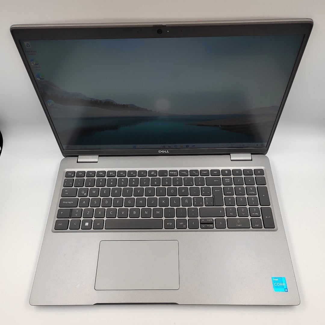 LAPTOP DELL LATITUDE 5540 (2024) 256 GB SSD 16 GB RAM (SEMINUEVO)