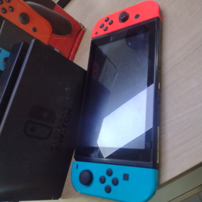 CONSOLA DE VIDEOJUEGO NINTENDO SWITCH 32 GB (SEMINUEVO)