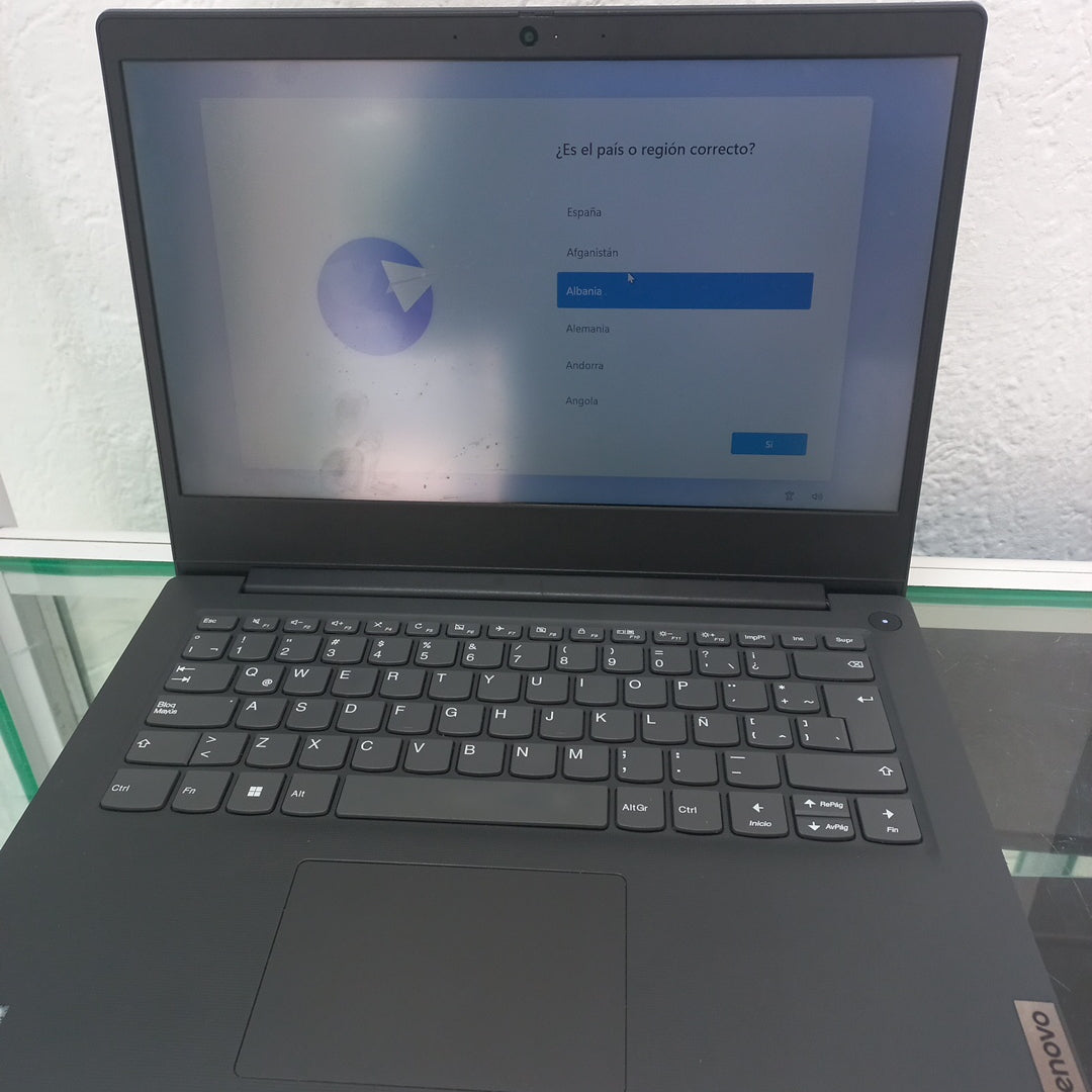 LAPTOP LENOVO IDEAPAD 3 14IGL05 (2022) 256 GB SSD 8 GB RAM (SEMINUEVO)