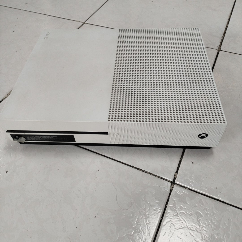 CONSOLA DE VIDEOJUEGO MICROSOFT XBOX ONE S 1 TB (SEMINUEVO)