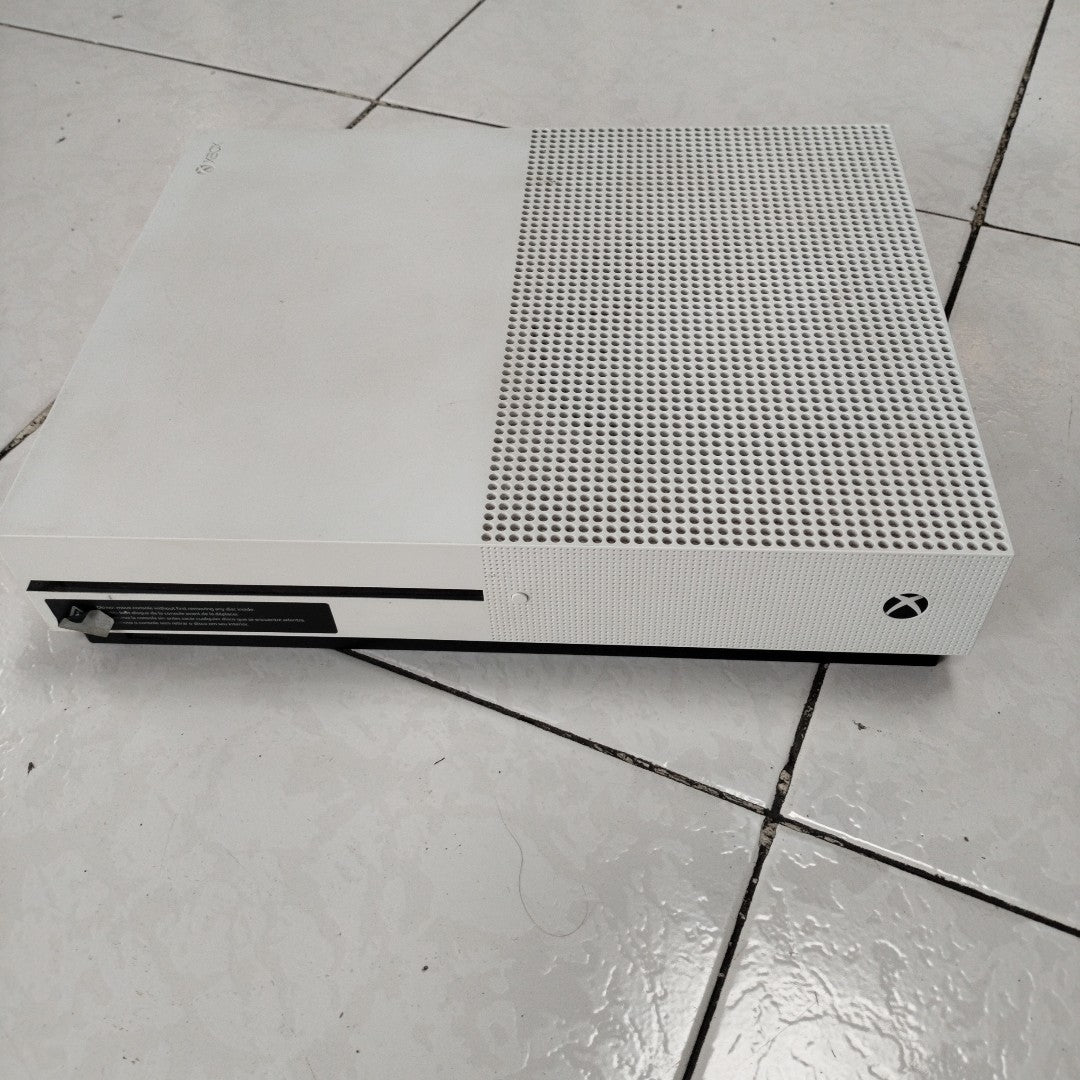 CONSOLA DE VIDEOJUEGO MICROSOFT XBOX ONE S 1 TB (SEMINUEVO)