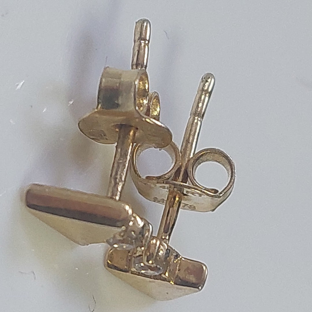 10195BRO00000B2668 FRD23 BROQUEL DE TRIANGULO CON CIRCONIA ORO 14K 1.1GRS (NUEVO)