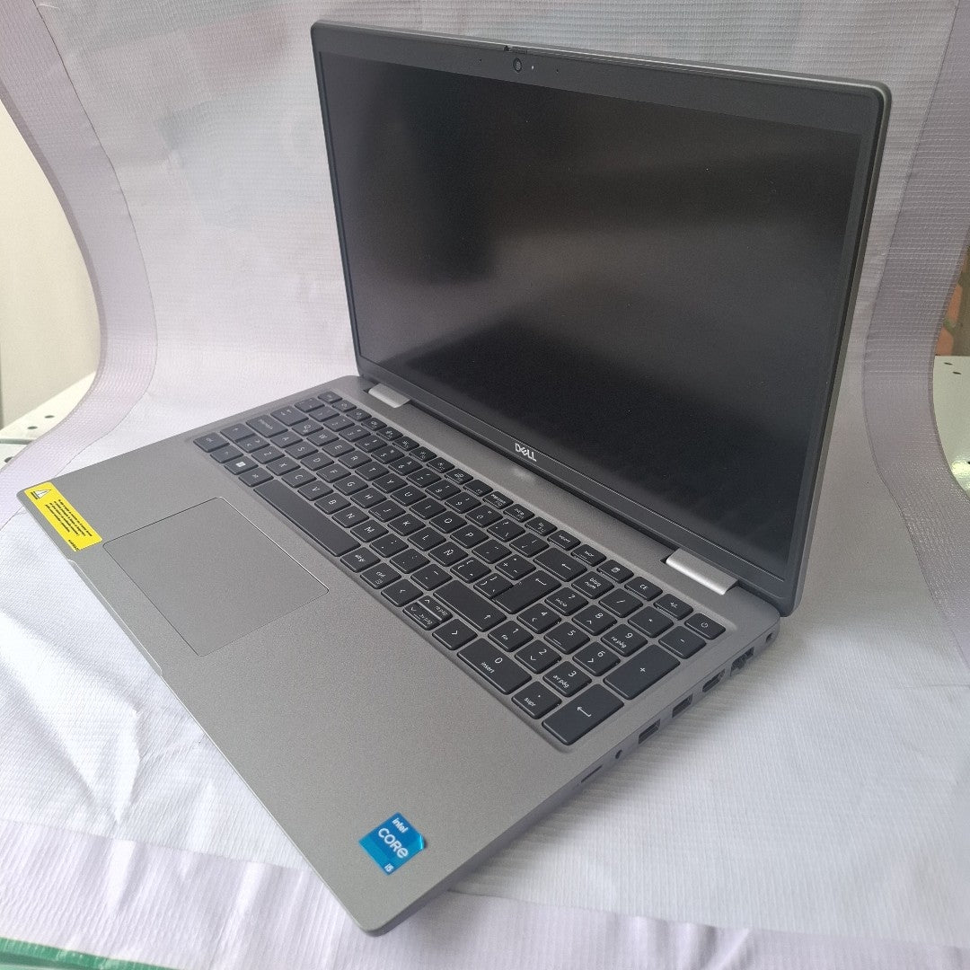LAPTOP DELL LATITUDE 5540 (2023) 512 GB SSD 16 GB RAM (SEMINUEVO)