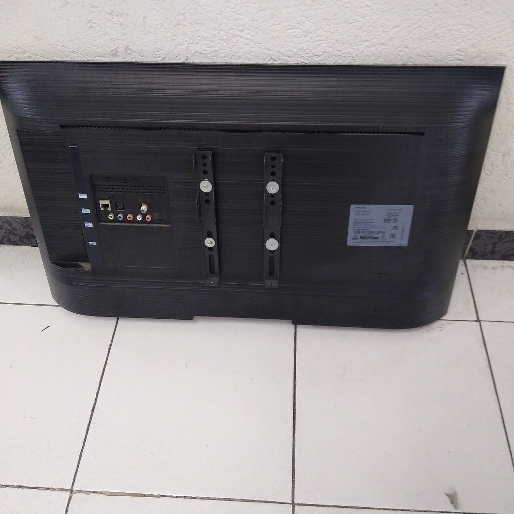 PANTALLA SAMSUNG UN32T4300AF (2020) 32" LED HD (SEMINUEVO)