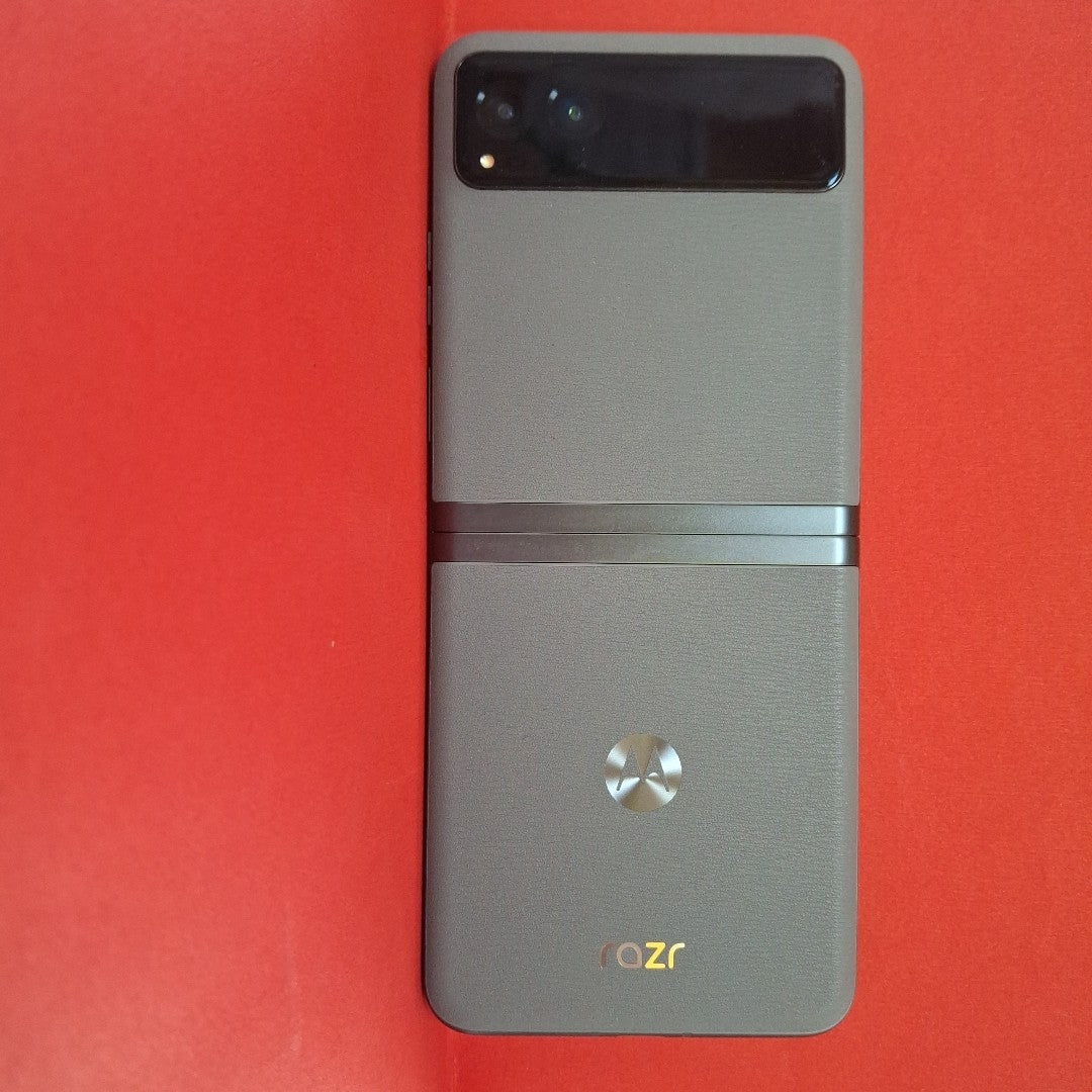 CELULAR MOTOROLA RAZR 40 XT2323-1 (2023) 256 GB 8 GB RAM (SEMINUEVO)