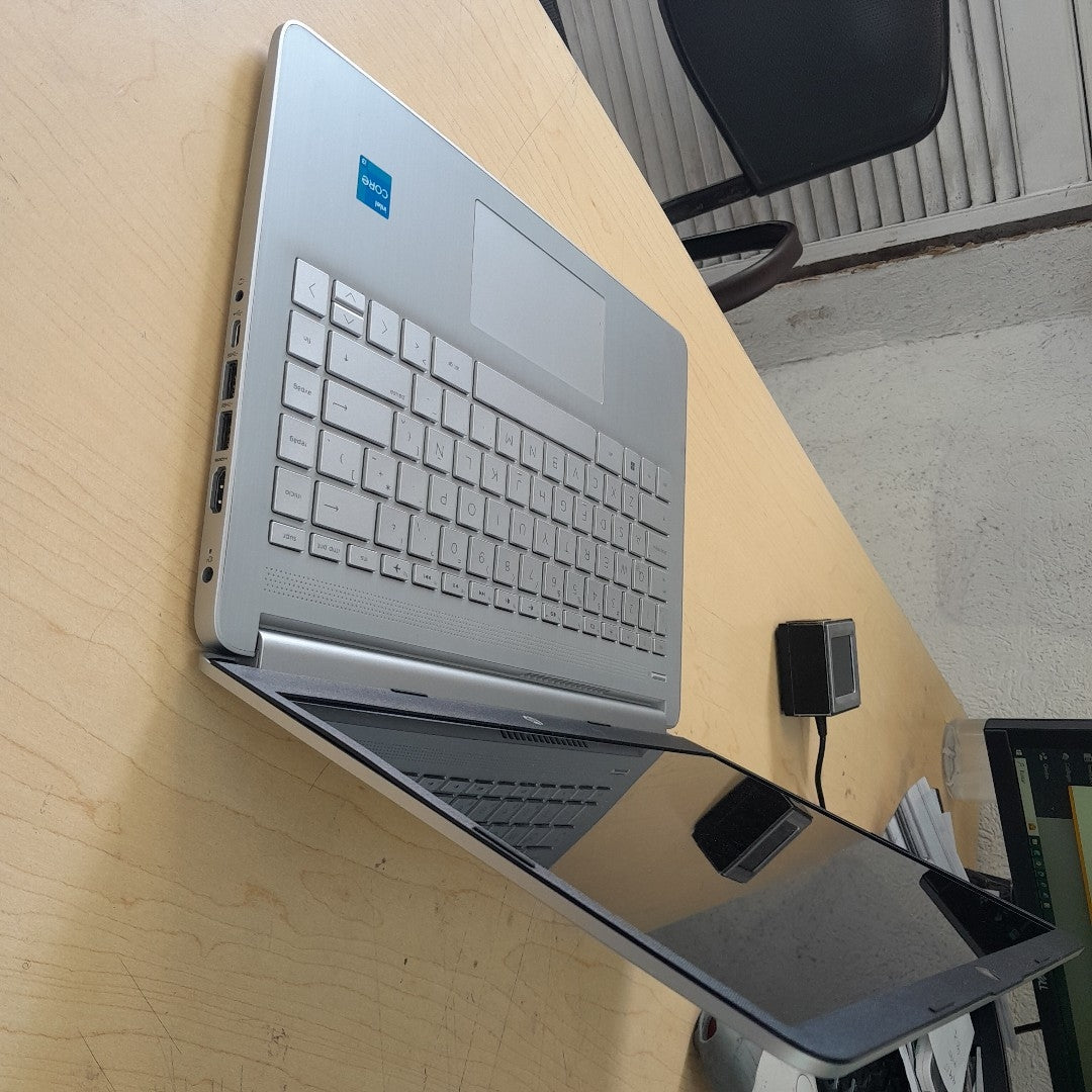 LAPTOP HP 14-DQ5032LA (2023) 512 GB SSD 8 GB RAM (SEMINUEVO)