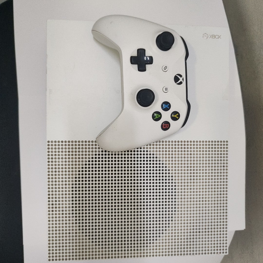 CONSOLA DE VIDEOJUEGO MICROSOFT XBOX ONE S 1 TB (SEMINUEVO)