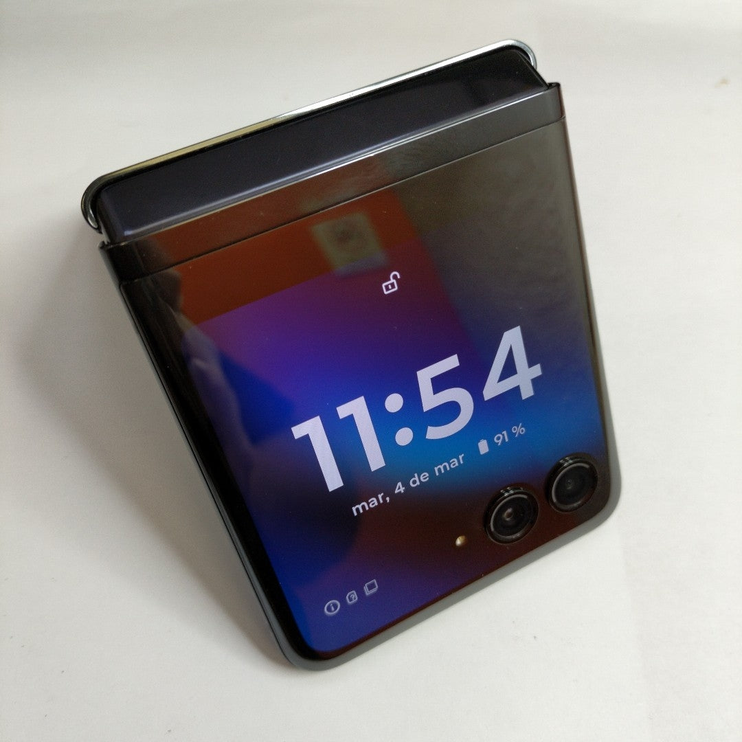 CELULAR MOTOROLA RAZR 40 ULTRA XT2321-1 (2023) 512 GB 12 GB RAM (SEMINUEVO)