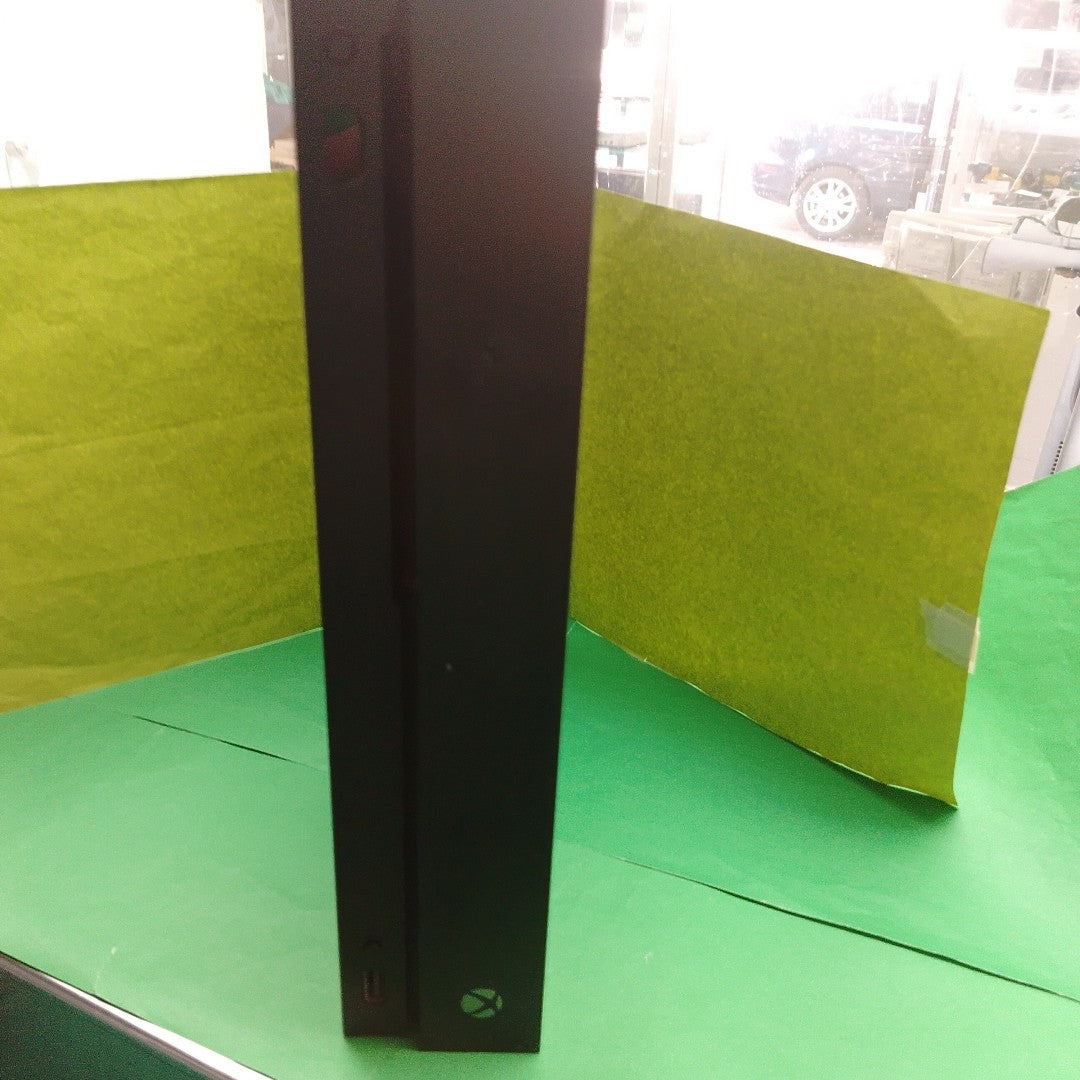 CONSOLA DE VIDEOJUEGO MICROSOFT XBOX ONE X 1 TB (SEMINUEVO)