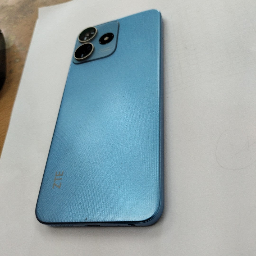 CELULAR ZTE BLADE V50 SMART 7060 128 GB 4 GB RAM (SEMINUEVO)