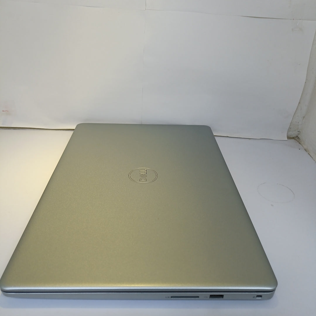 LAPTOP DELL INSPIRON 15 3501 (2021) 256 GB SSD 8 GB RAM (SEMINUEVO)
