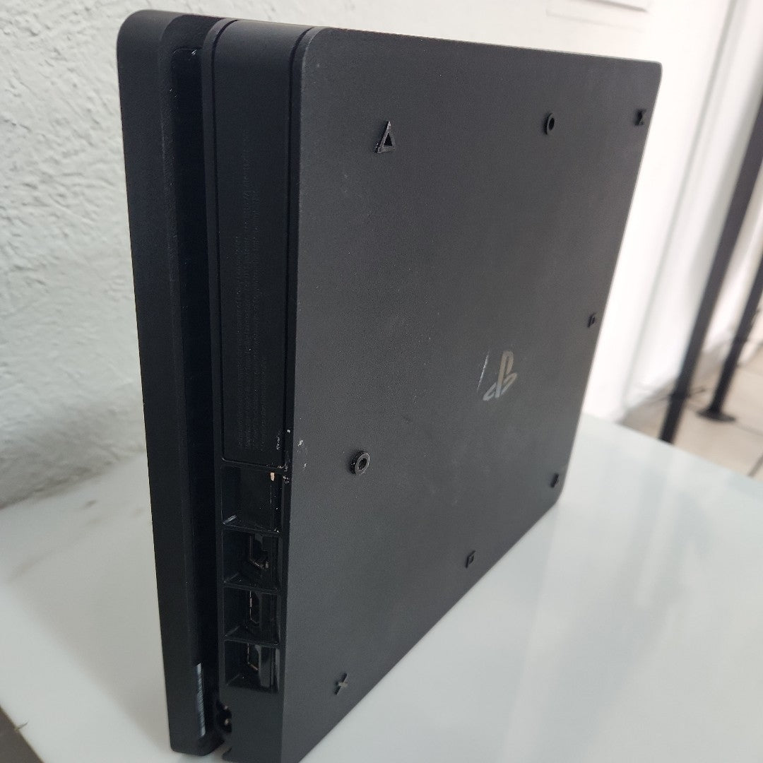 CONSOLA DE VIDEOJUEGO SONY PS4 SLIM 1 TB (SEMINUEVO)