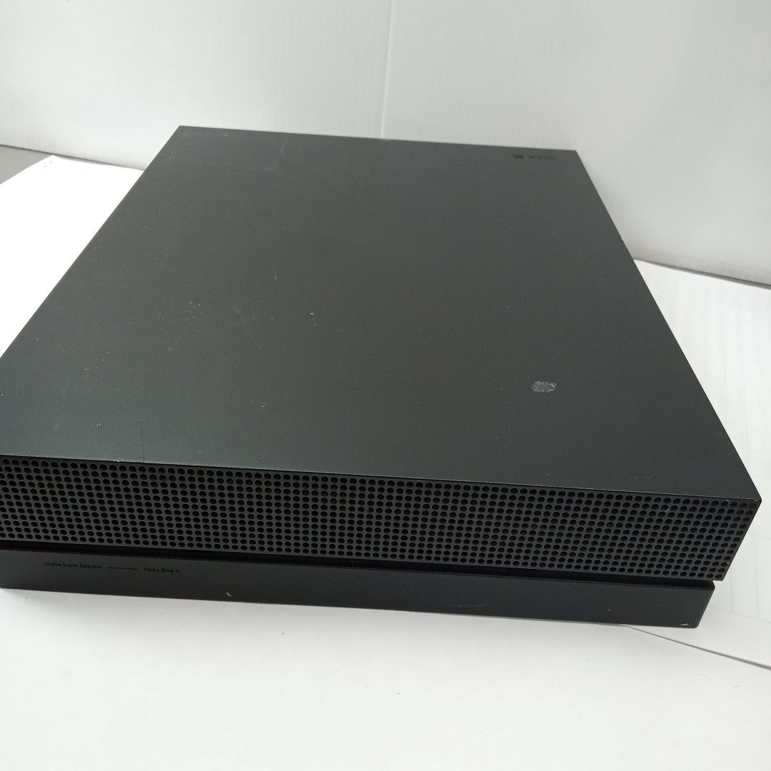 CONSOLA DE VIDEOJUEGO MICROSOFT XBOX ONE X 1 TB (SEMINUEVO)