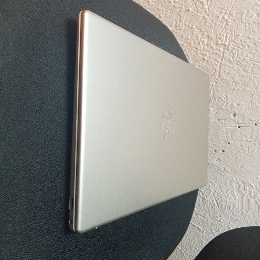 LAPTOP HP 15-FC0003LA (2023) 256 GB SSD 8 GB RAM (SEMINUEVO)