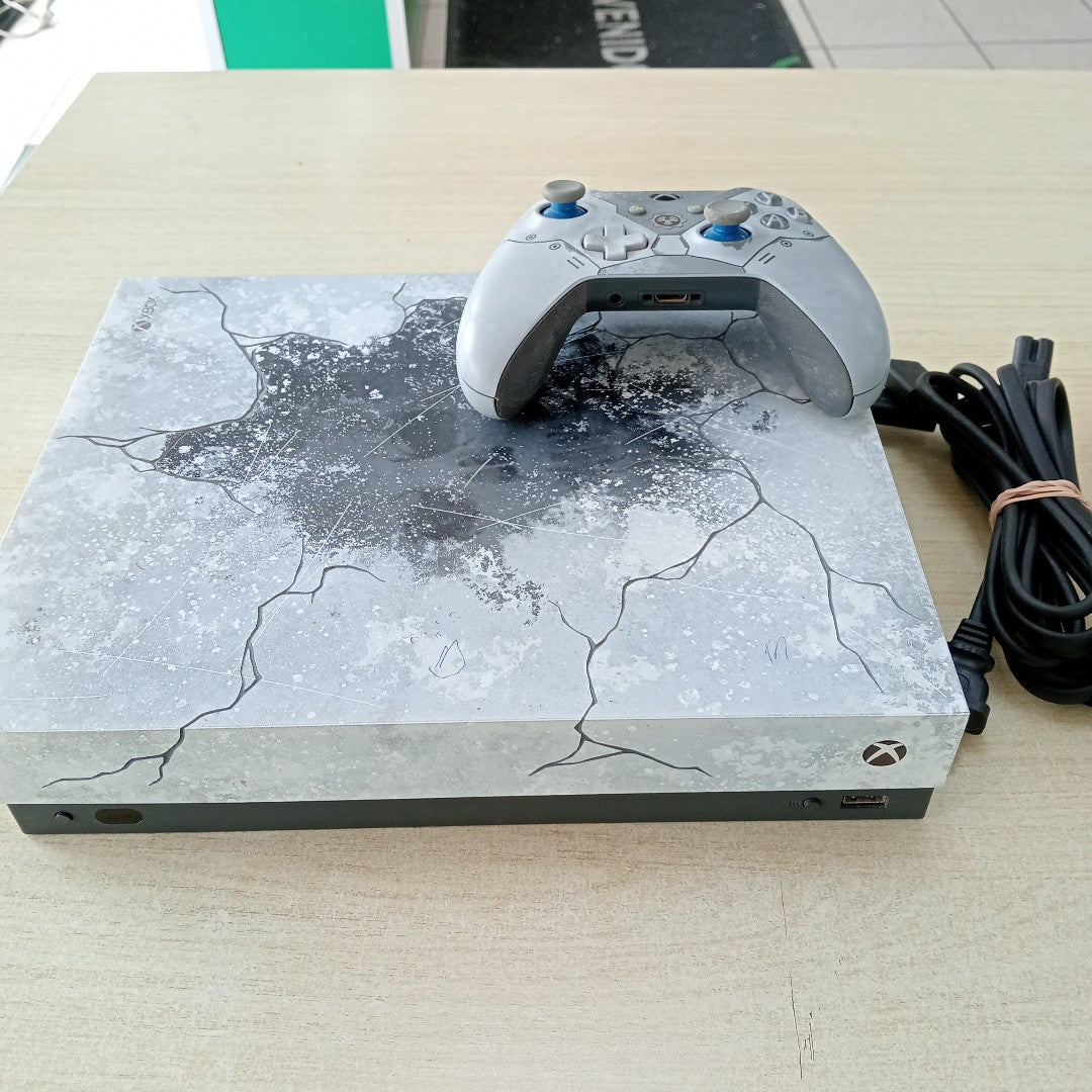 CONSOLA DE VIDEOJUEGO MICROSOFT XBOX ONE X 1 TB (SEMINUEVO)