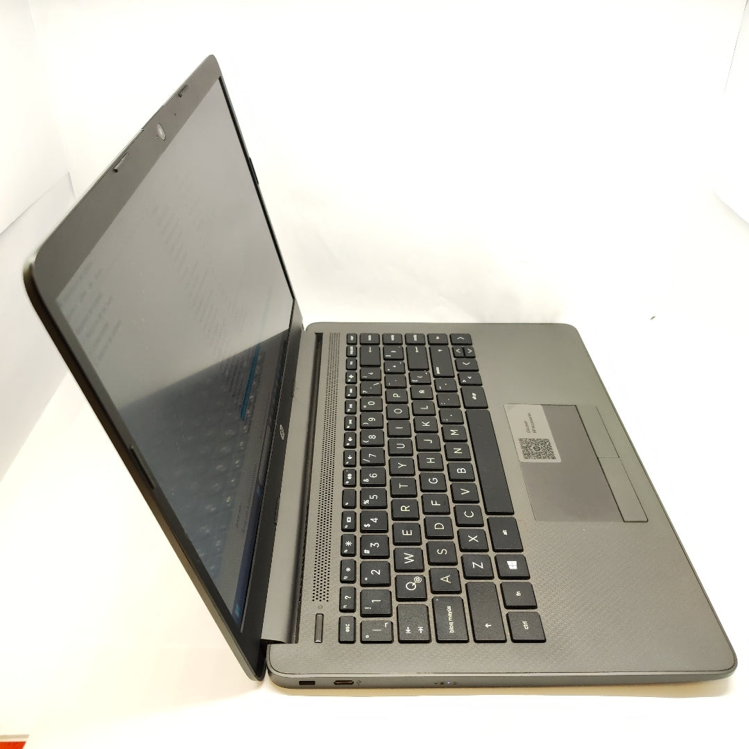 LAPTOP HP 245 G8 (2022) 1 TB + 128 GB SSD 8 GB RAM (SEMINUEVO)