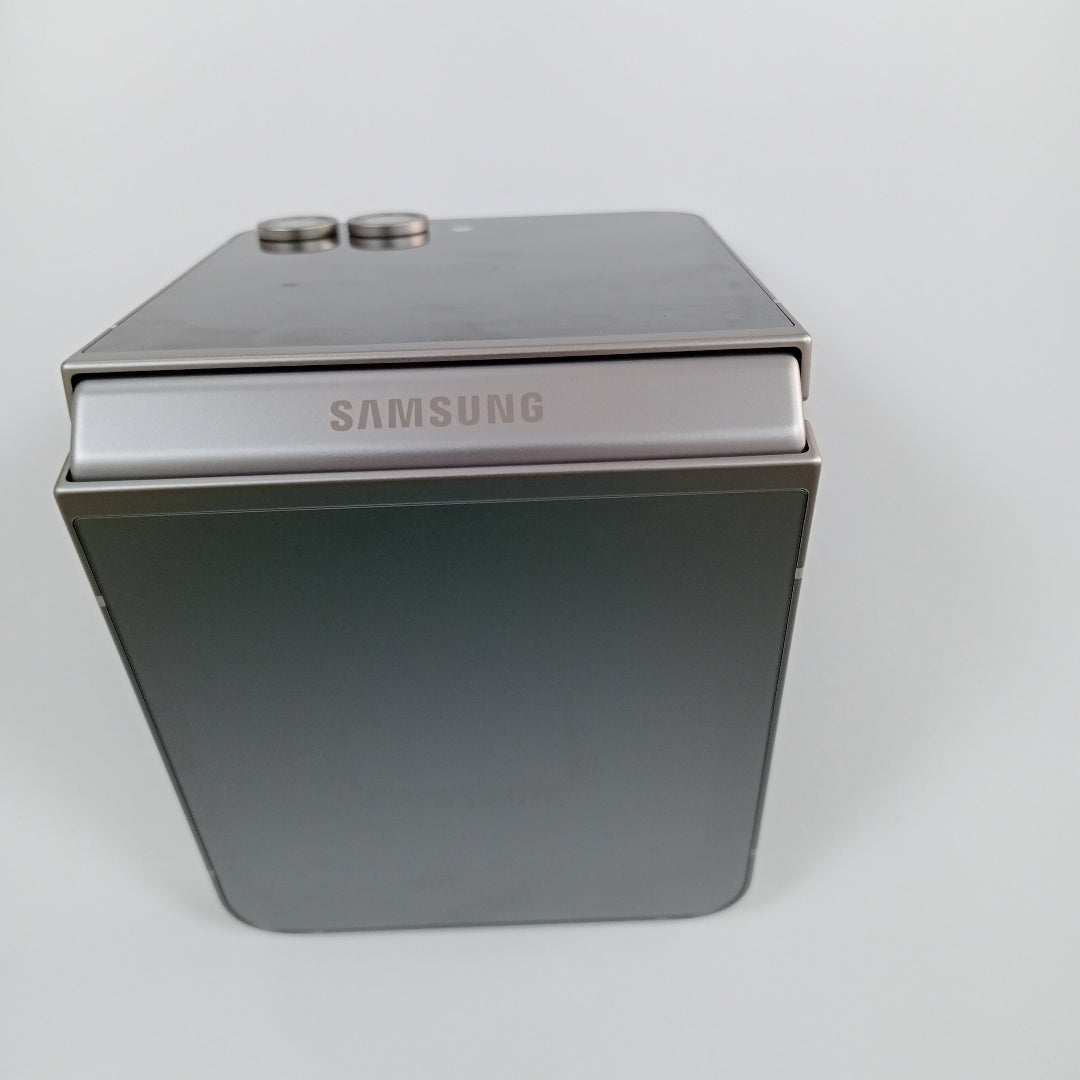 CELULAR SAMSUNG GALAXY Z FLIP6 SM-F741B (2024) 512 GB 12 GB RAM (SEMINUEVO)