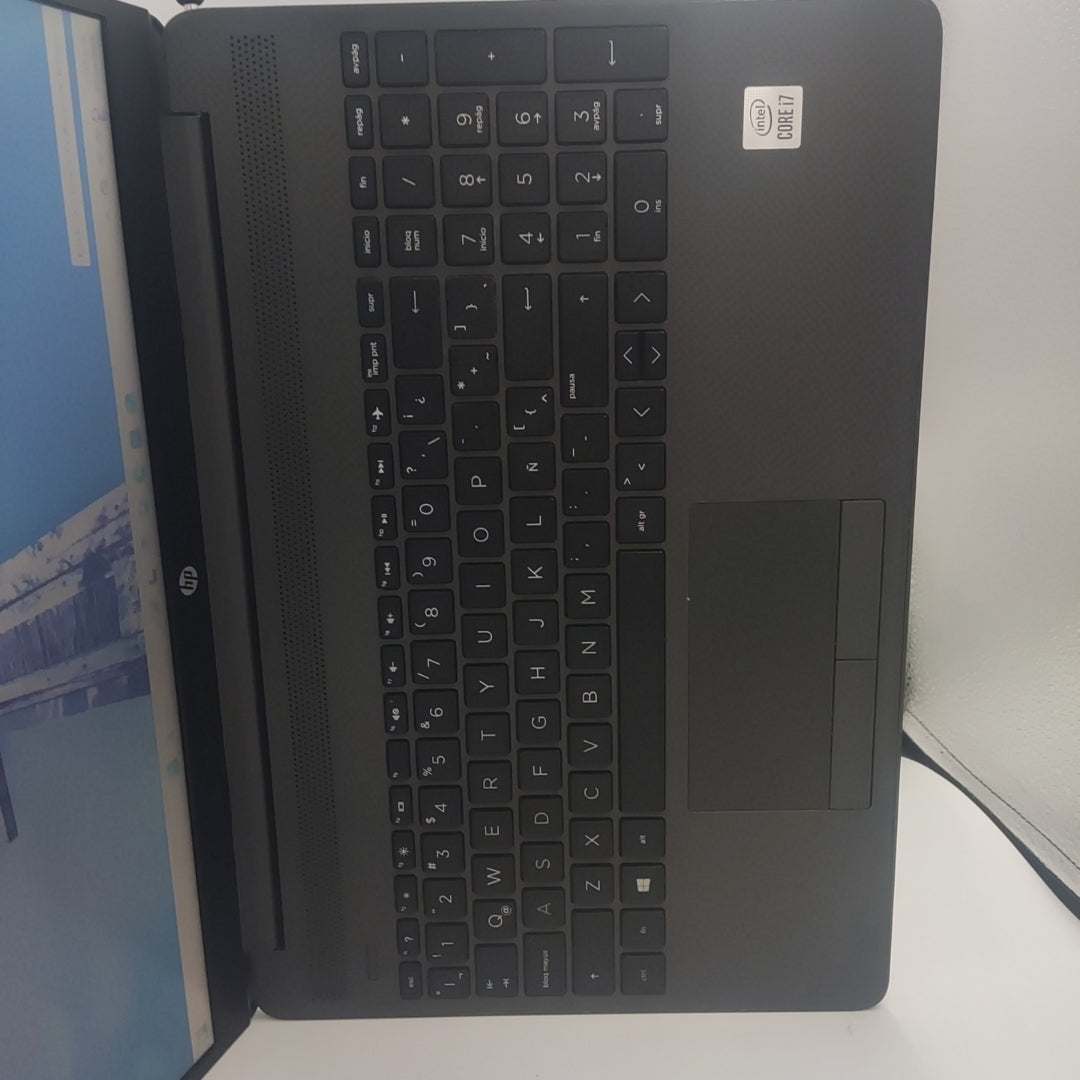 LAPTOP HP 250 G8 (2022) 1 TB 8 GB RAM (SEMINUEVO)