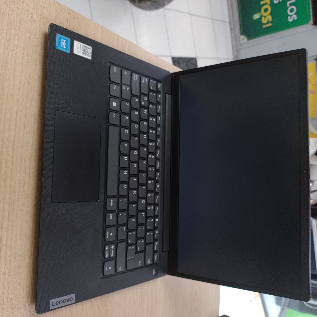 LAPTOP LENOVO V14 G2-ALC (2022) 256 GB SSD 8 GB RAM (SEMINUEVO)