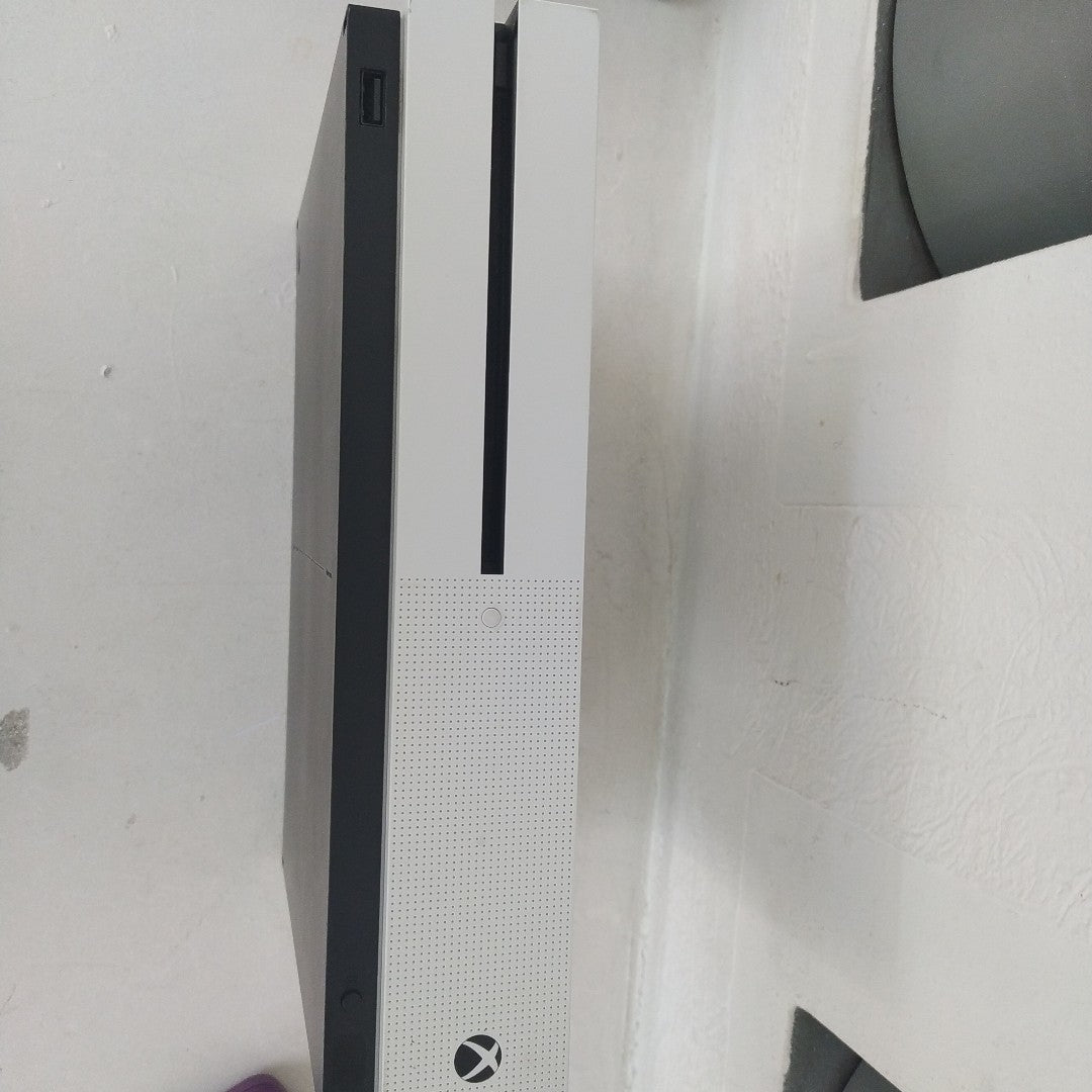 CONSOLA DE VIDEOJUEGO MICROSOFT XBOX ONE S 500 GB  (SEMINUEVO)