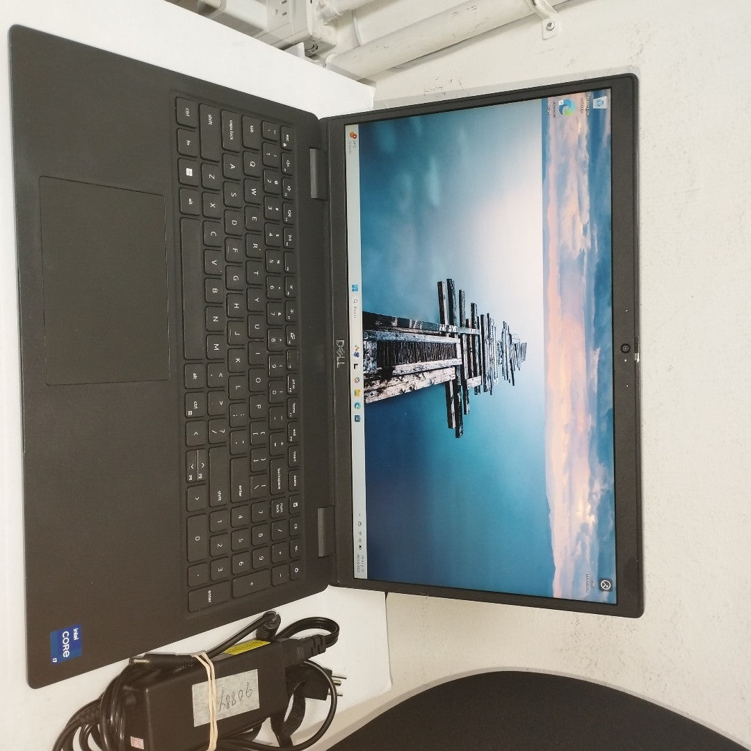 LAPTOP DELL LATITUDE 3520 (2022) 512 GB SSD 16 GB RAM (SEMINUEVO)