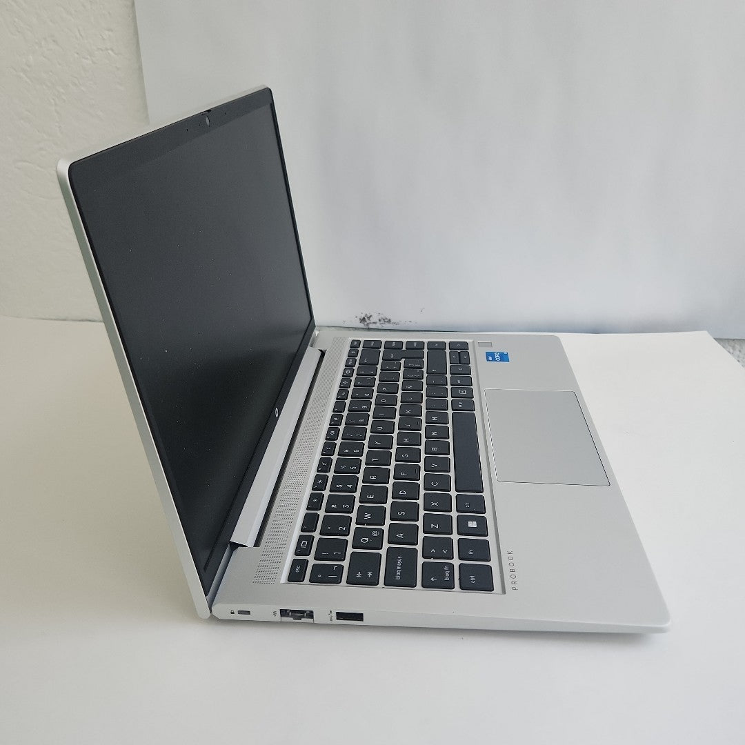 LAPTOP HP PROBOOK 440 G9 (2024) 512 GB SSD 16 GB RAM (SEMINUEVO)