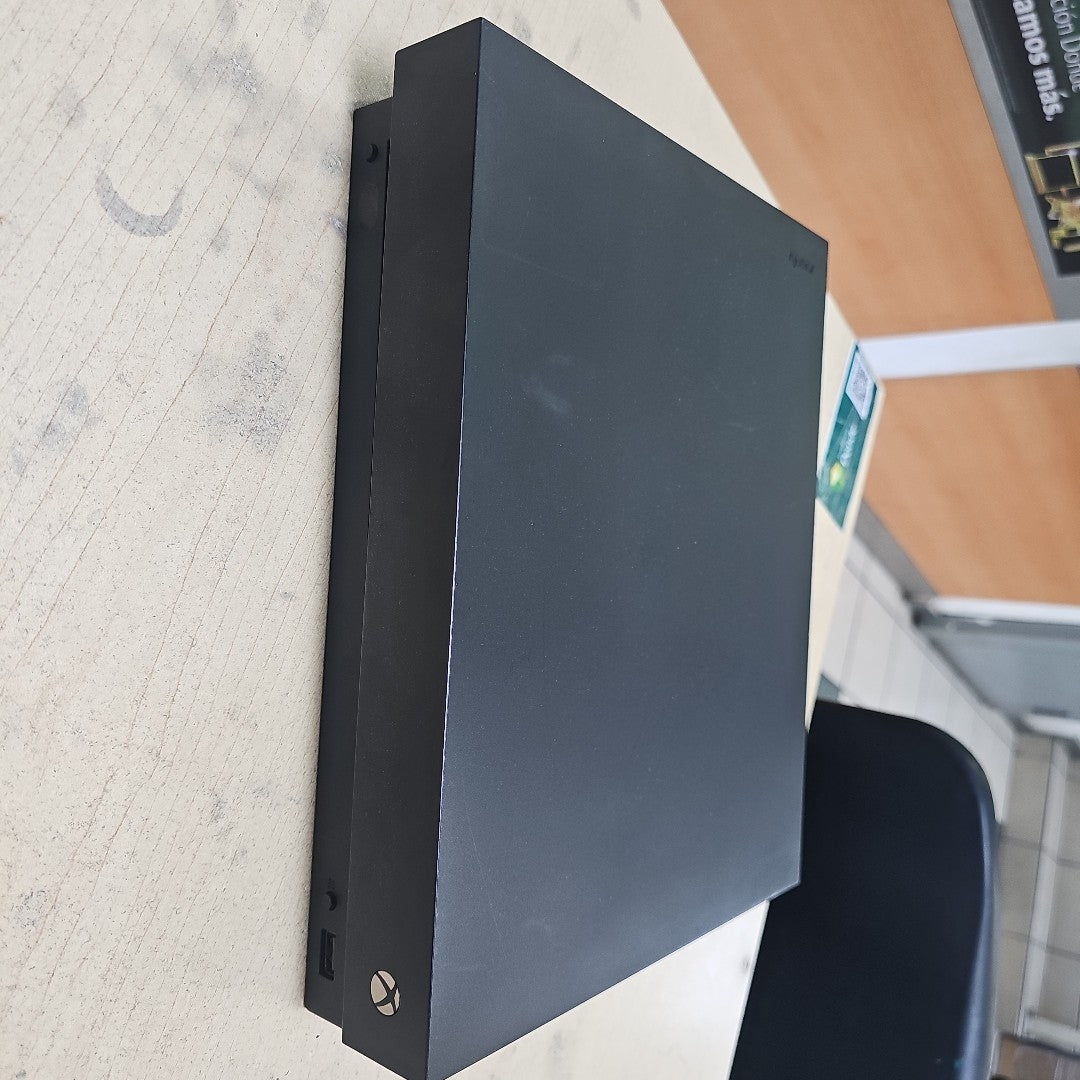 CONSOLA DE VIDEOJUEGO MICROSOFT XBOX ONE X 1 TB (SEMINUEVO)