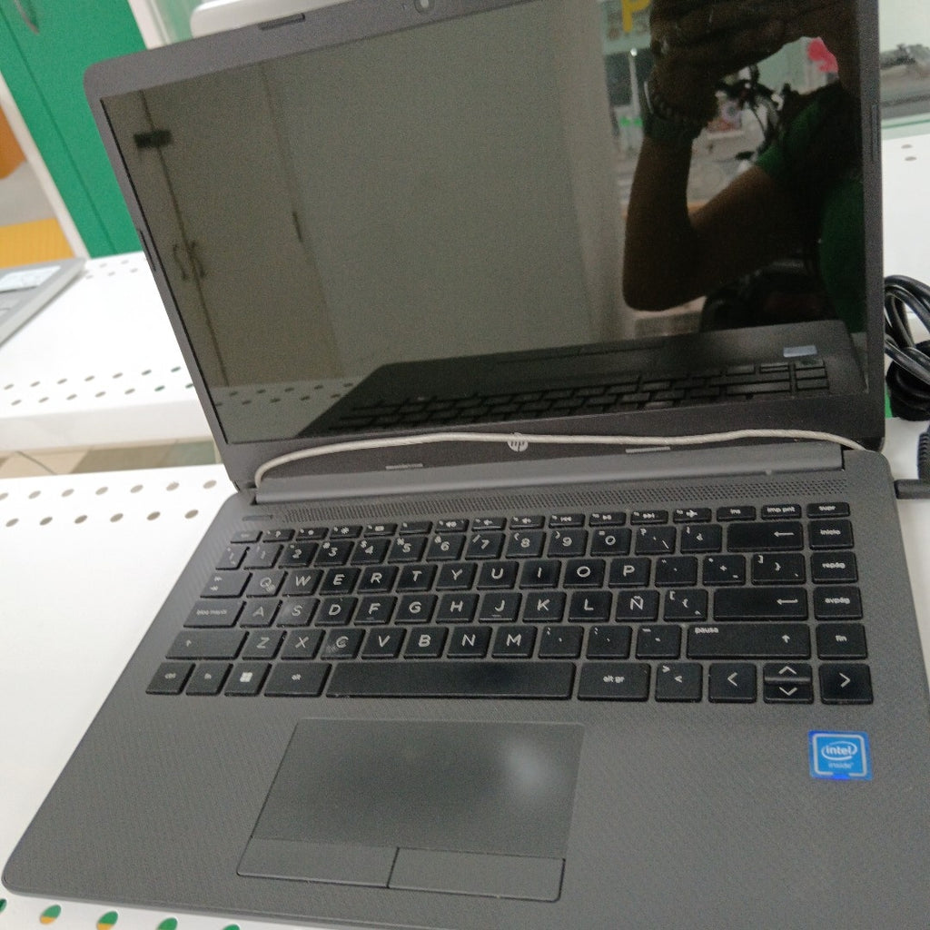 LAPTOP HP 14-CF2542LA (2022) 256 GB SSD 8 GB RAM (SEMINUEVO)
