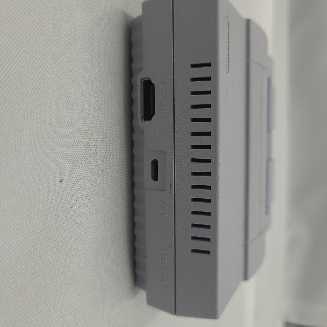 CONSOLA DE VIDEOJUEGO NINTENDO SUPER NES CLASSIC EDITION 21 JUEGOS PRECARGADOS (SEMINUEVO)