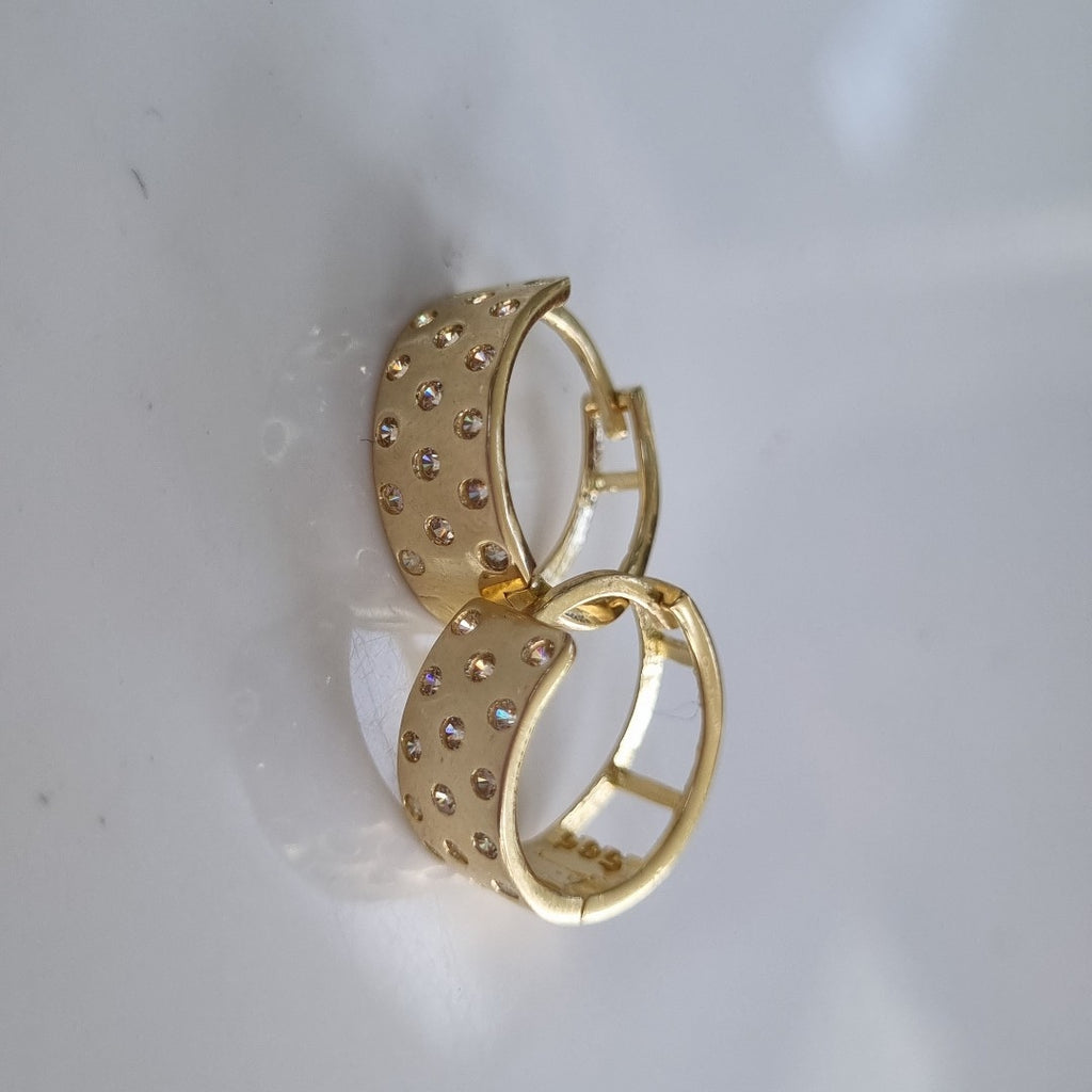 HUGGIES ORO 14K 2.7 (NUEVO)
