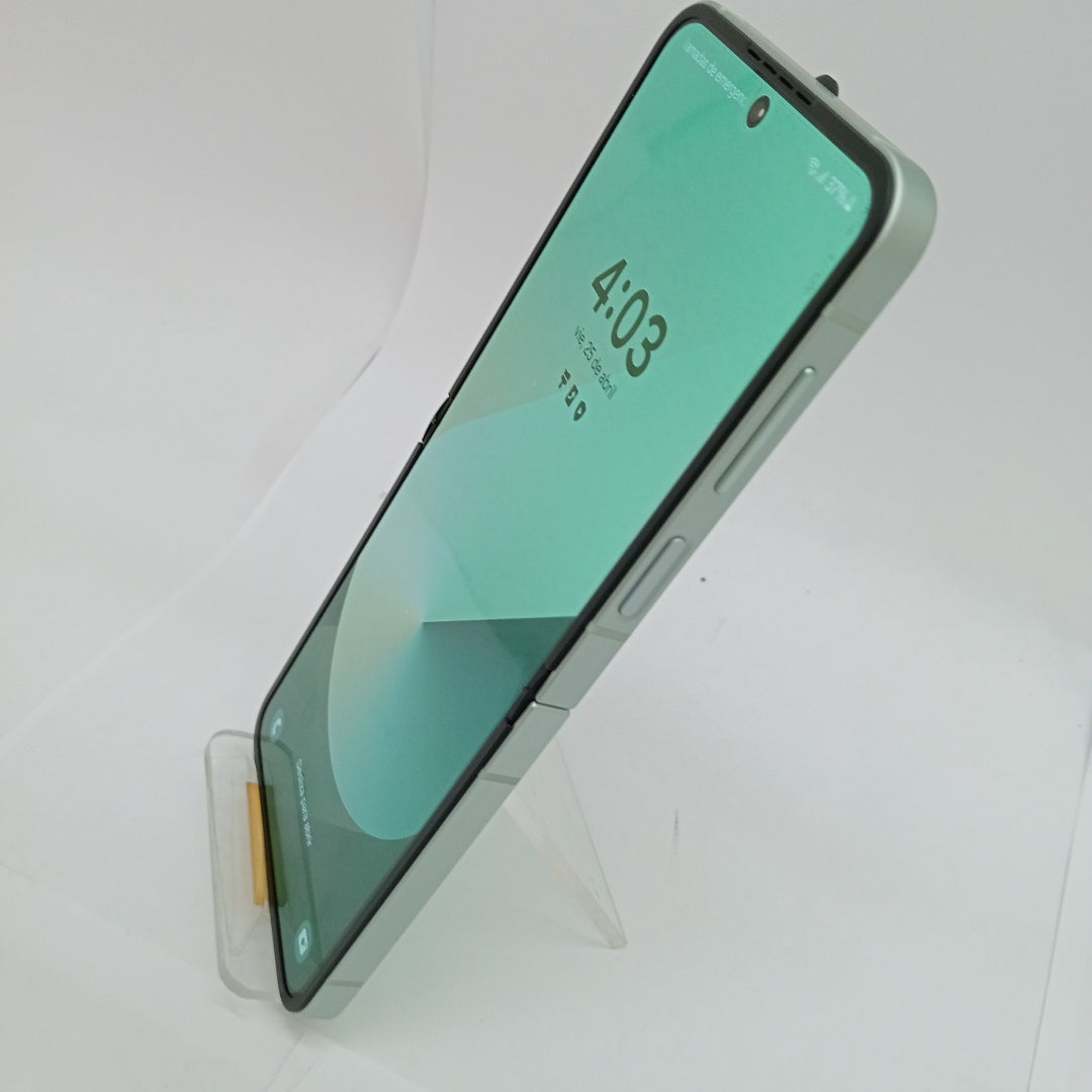 CELULAR SAMSUNG GALAXY Z FLIP6 SM-F741B (2024) 256 GB 12 GB RAM (SEMINUEVO)