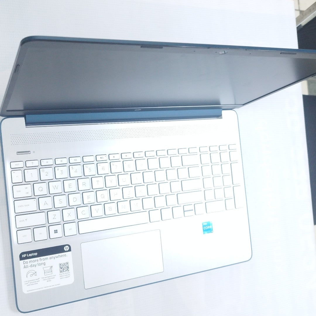 LAPTOP HP 15-DY2792WM (2024) 256 GB SSD 8 GB RAM (SEMINUEVO)
