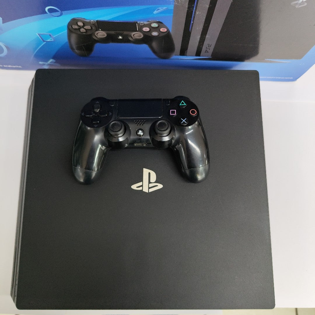 CONSOLA DE VIDEOJUEGO SONY PS4 PRO 1 TB (SEMINUEVO)