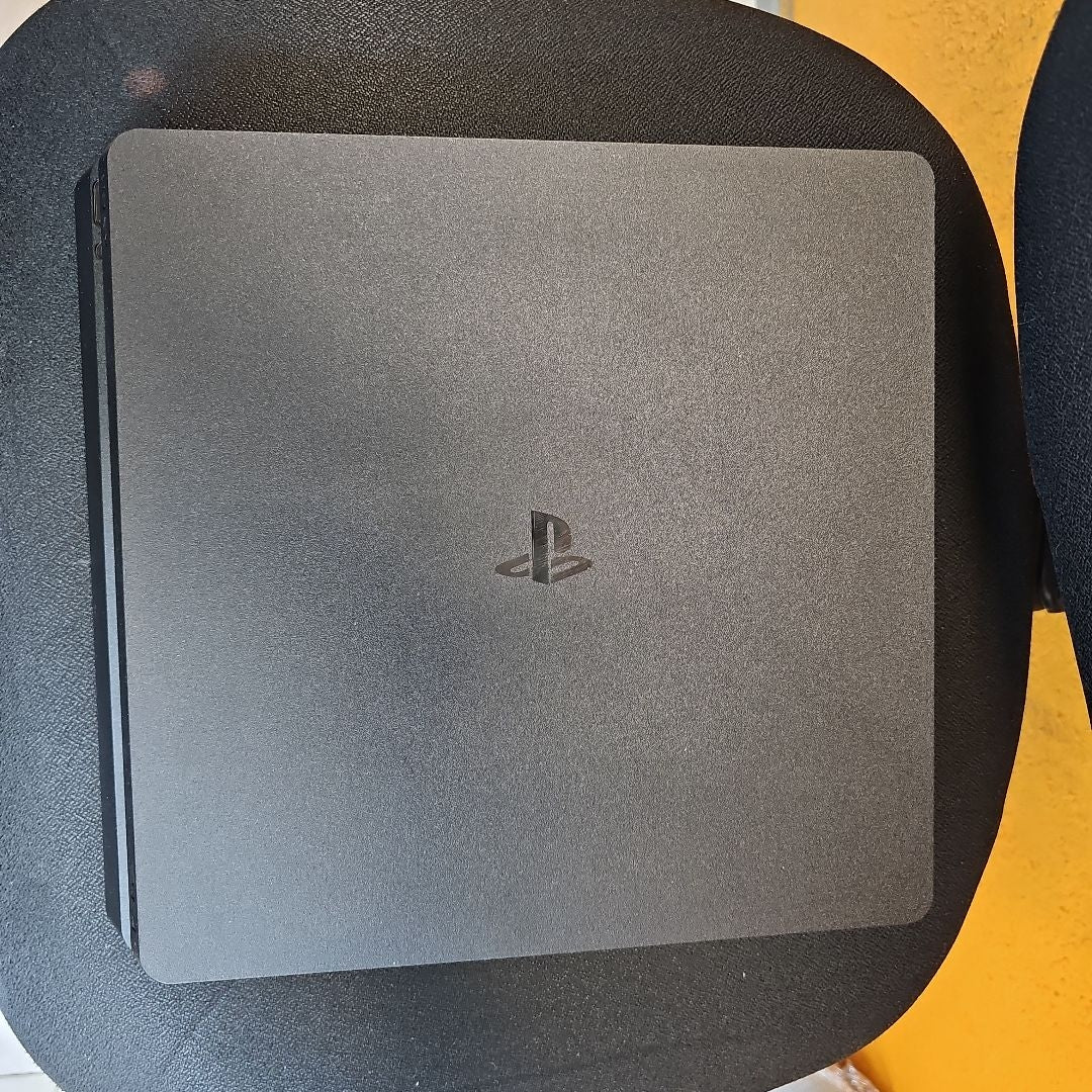 CONSOLA DE VIDEOJUEGO SONY PS4 SLIM 1 TB (SEMINUEVO)