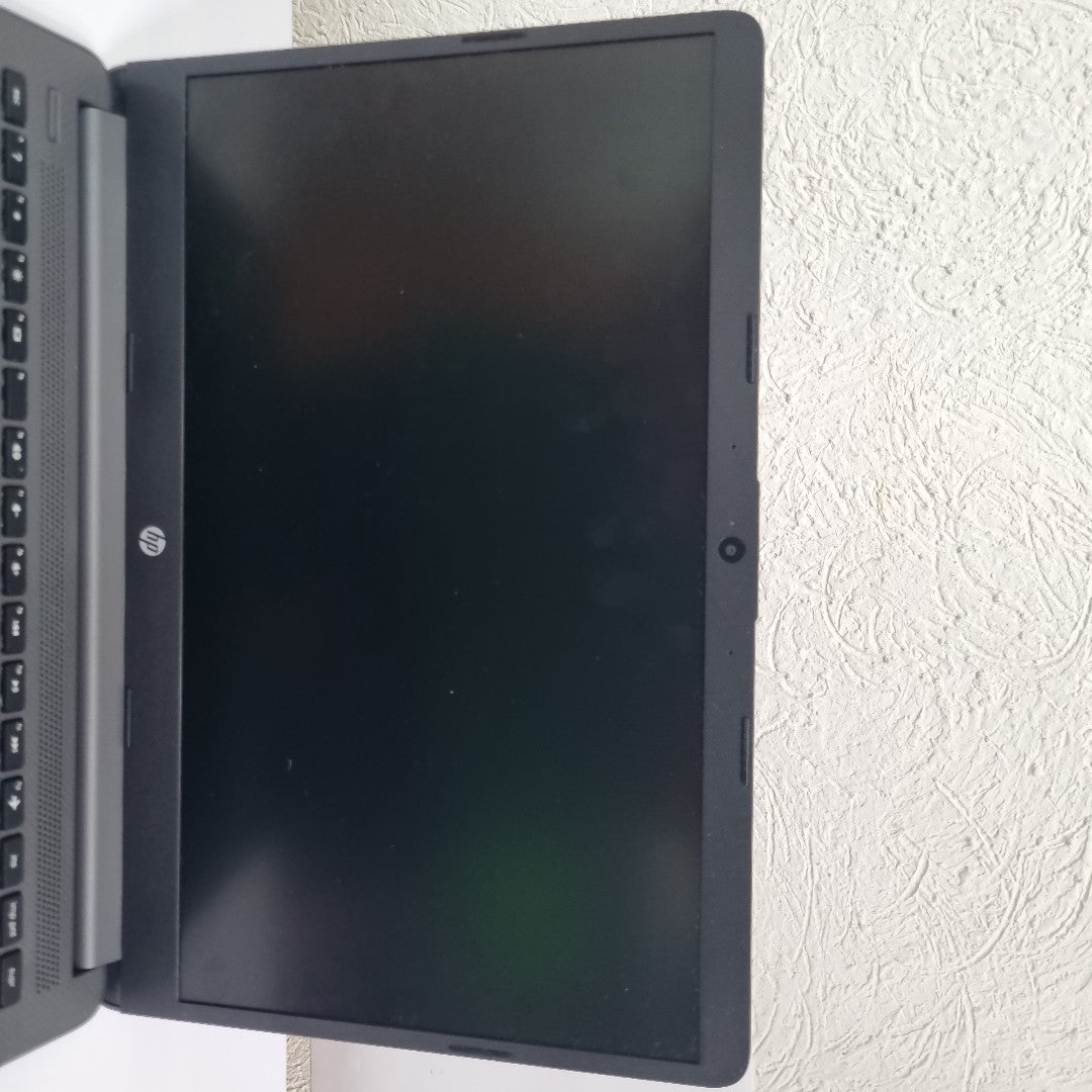 LAPTOP HP 245 G9 (2024) 256 GB SSD 8 GB RAM (SEMINUEVO)