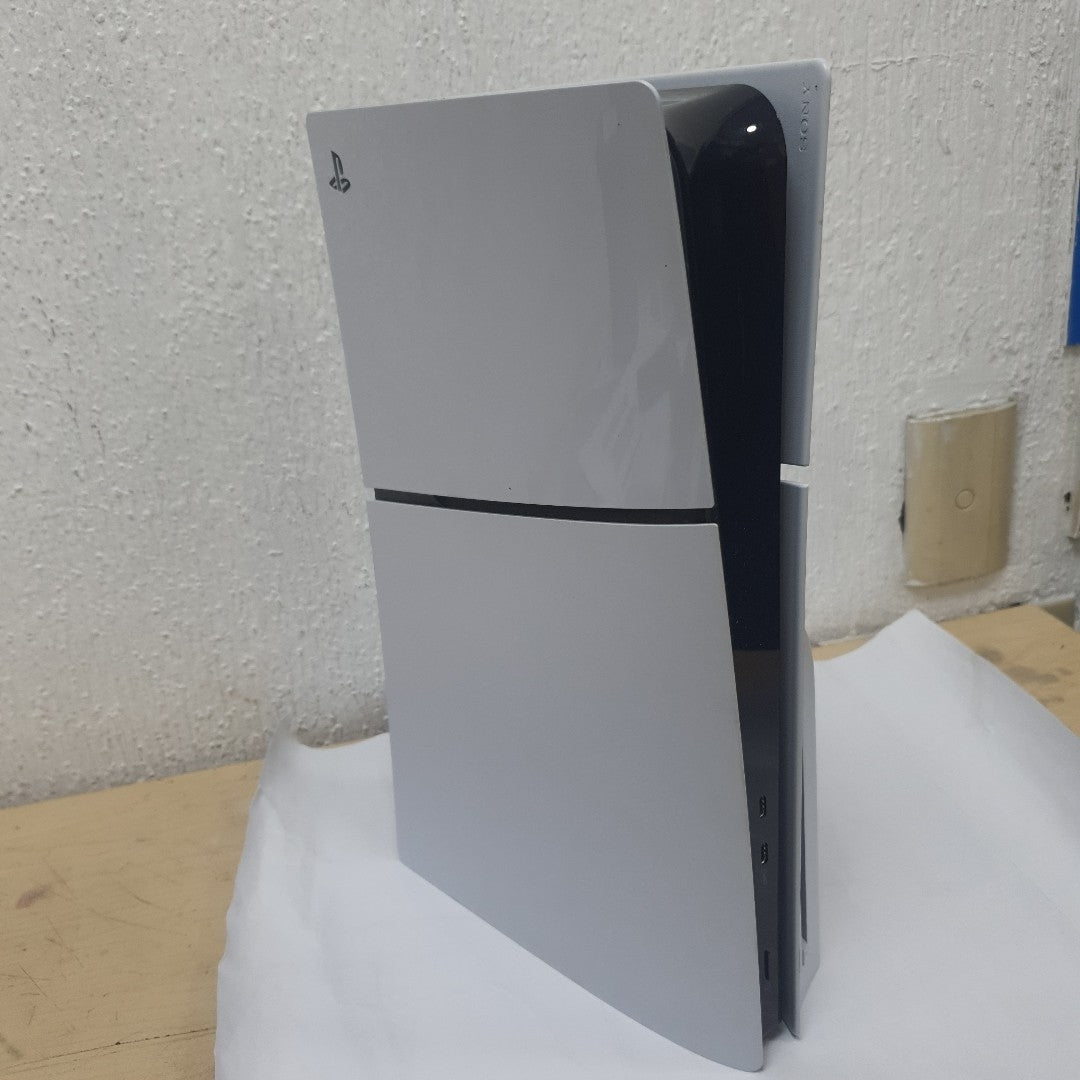 CONSOLA DE VIDEOJUEGO SONY PS5 SLIM 1 TB SSD (SEMINUEVO)