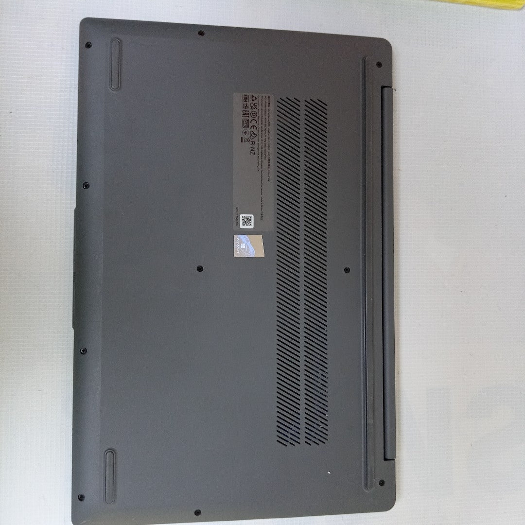 LAPTOP LENOVO IDEAPAD SLIM 3 15IRU8 (2023) 1 TB SSD 16 GB RAM (SEMINUEVO)