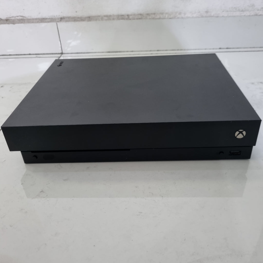 CONSOLA DE VIDEOJUEGO MICROSOFT XBOX ONE X 1 TB (SEMINUEVO)