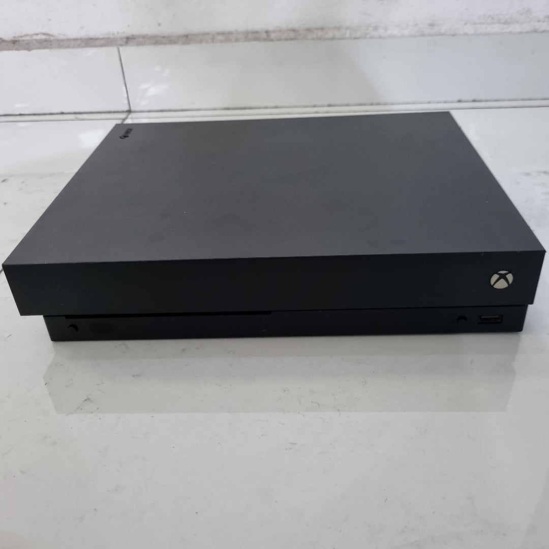 CONSOLA DE VIDEOJUEGO MICROSOFT XBOX ONE X 1 TB (SEMINUEVO)