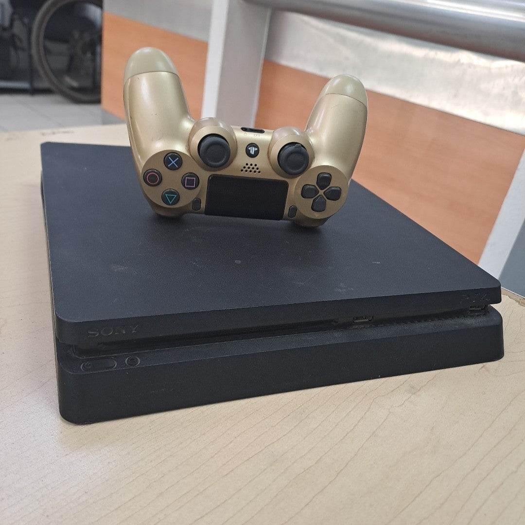 CONSOLA DE VIDEOJUEGO SONY PS4 PRO 1 TB (SEMINUEVO)