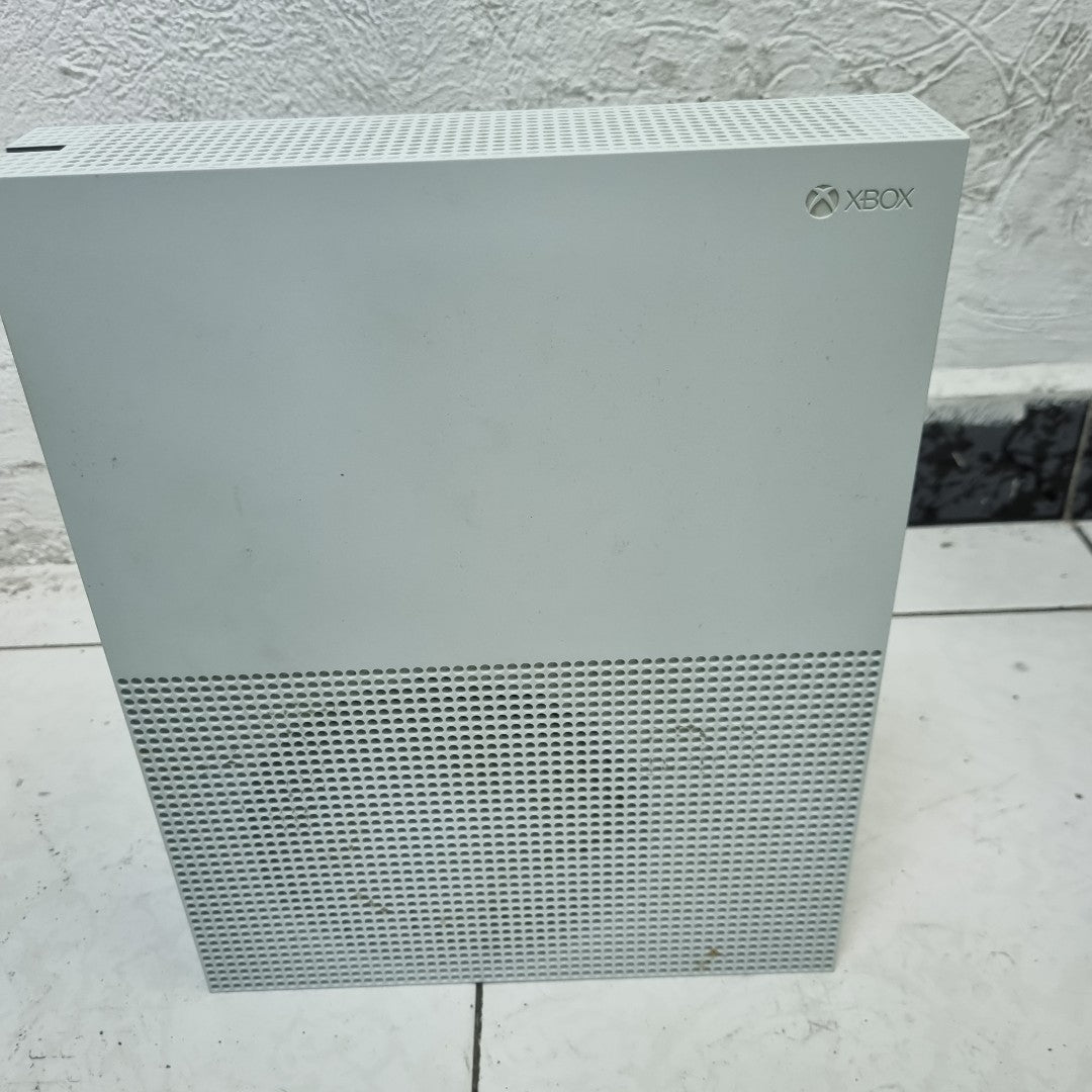 CONSOLA DE VIDEOJUEGO MICROSOFT XBOX ONE S 1 TB (SEMINUEVO)