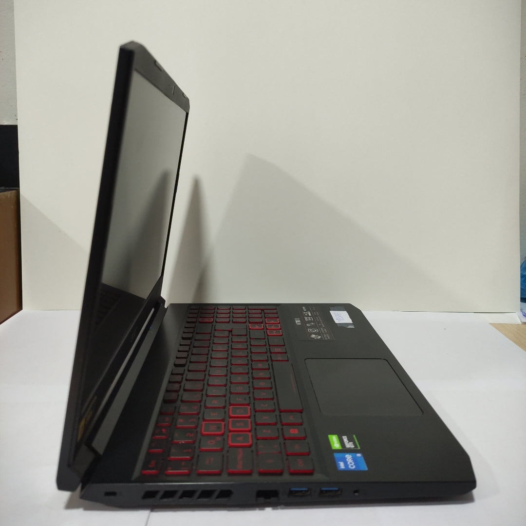 LAPTOP ACER NITRO 5 AN515-57-512P (2022) 512 GB SSD 8 GB RAM (SEMINUEVO)