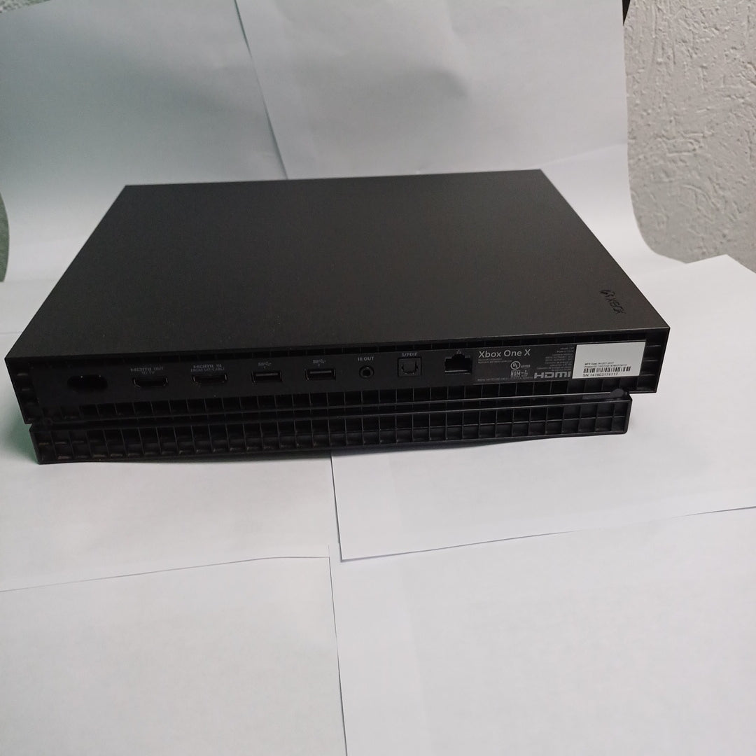 CONSOLA DE VIDEOJUEGO MICROSOFT XBOX ONE X 1 TB (SEMINUEVO)
