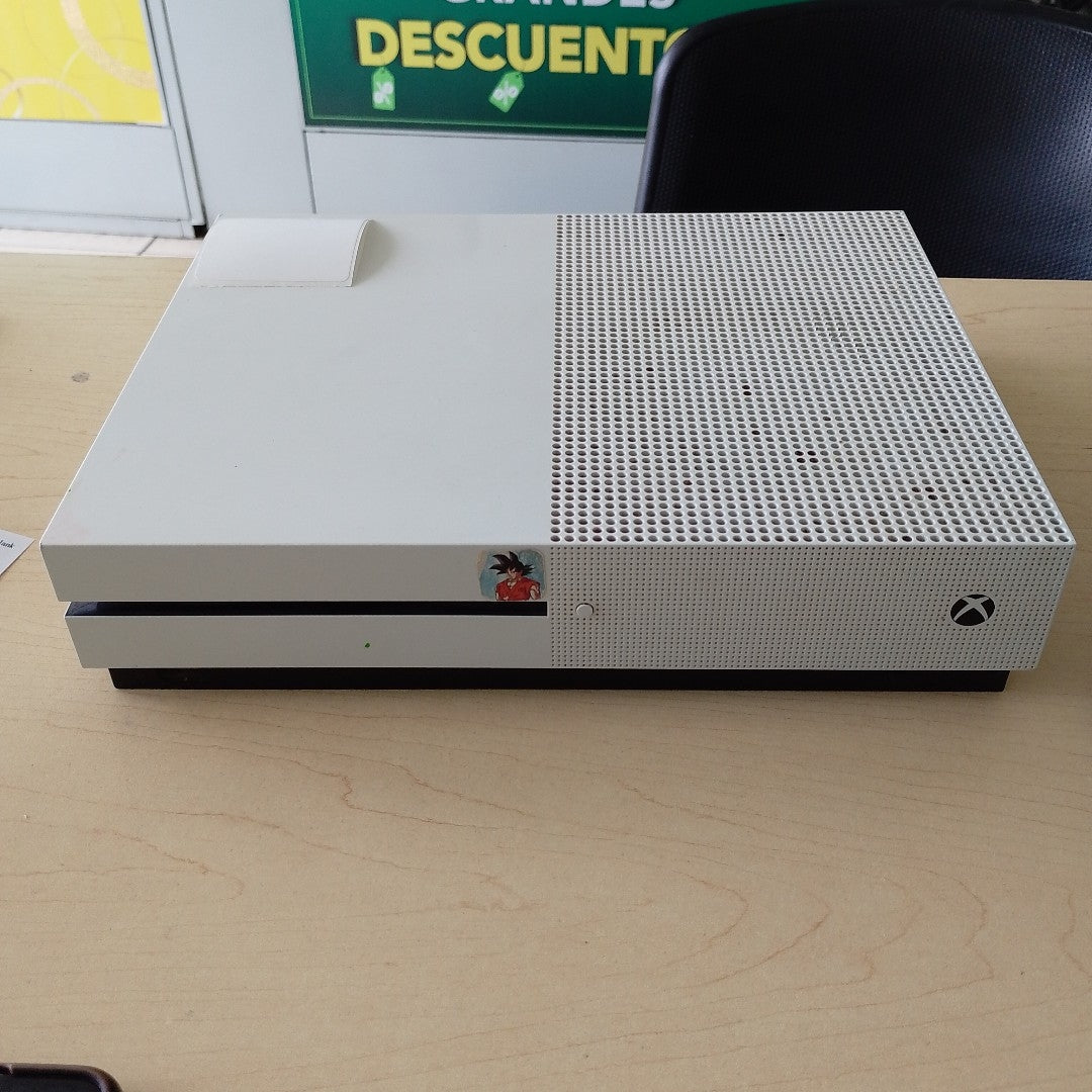 CONSOLA DE VIDEOJUEGO MICROSOFT XBOX ONE S 1 TB (SEMINUEVO)