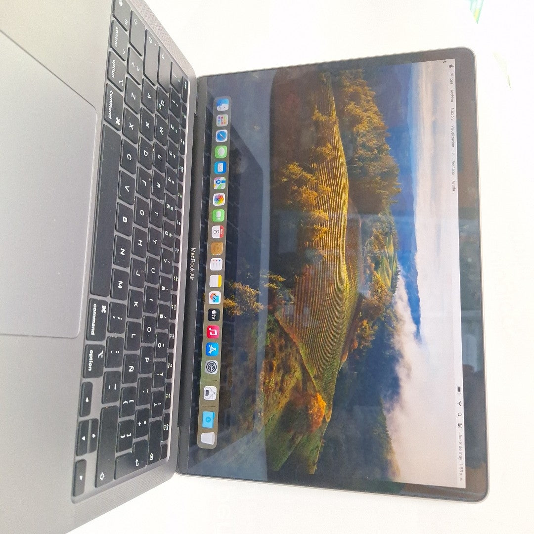 LAPTOP APPLE MACBOOK AIR 13&quot; 2020 3.2 A2337 256 GB SSD 8 GB RAM (SEMINUEVO)