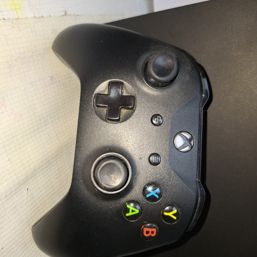 CONSOLA DE VIDEOJUEGO MICROSOFT XBOX ONE X 1 TB (SEMINUEVO)