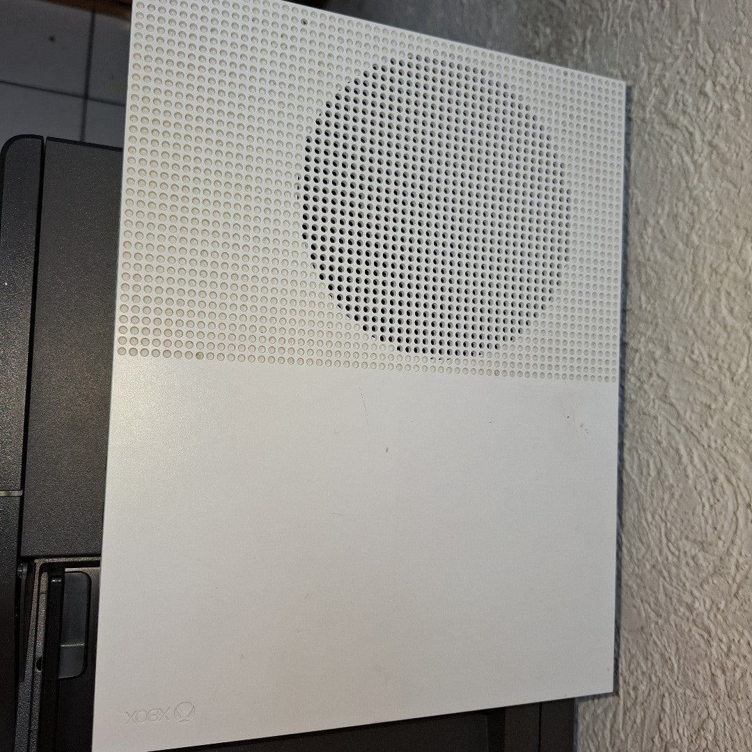 CONSOLA DE VIDEOJUEGO MICROSOFT XBOX ONE S 1 TB (SEMINUEVO)