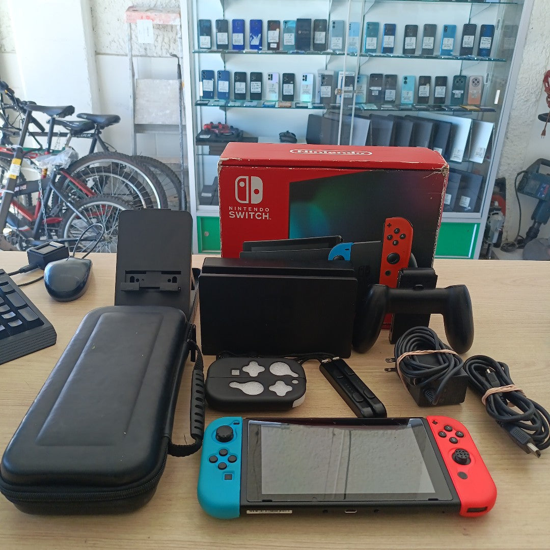 CONSOLA DE VIDEOJUEGO NINTENDO SWITCH 32 GB (SEMINUEVO)
