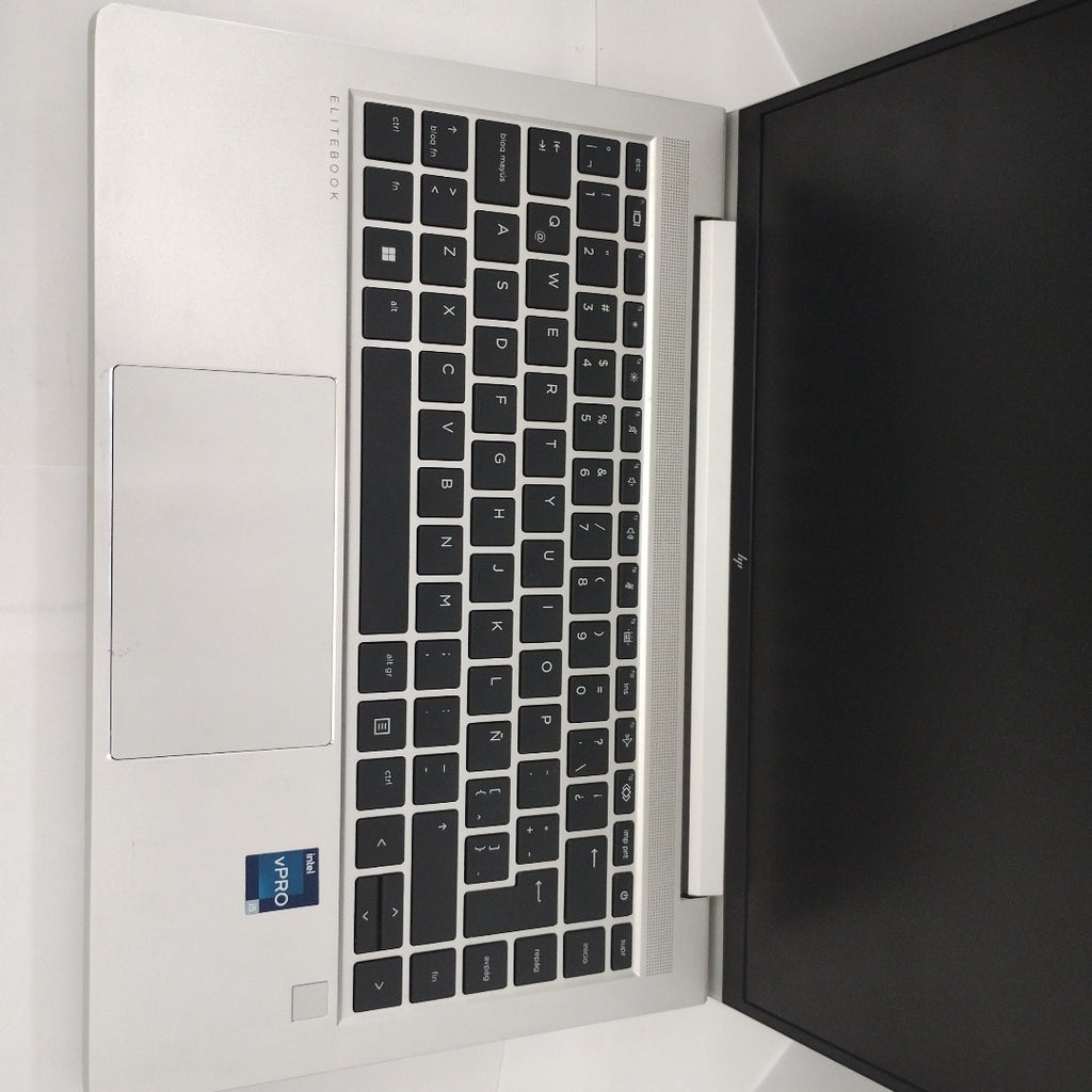 LAPTOP HP ELITEBOOK 640 G10 (2024) 256 GB SSD 16 GB RAM (SEMINUEVO)