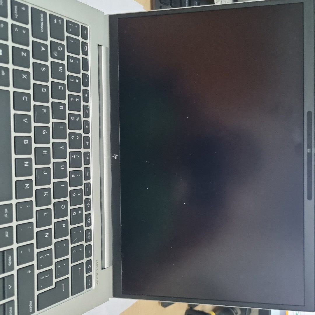 LAPTOP HP ELITEBOOK 840 G10 (2024) 256 GB SSD 16 GB RAM (SEMINUEVO)